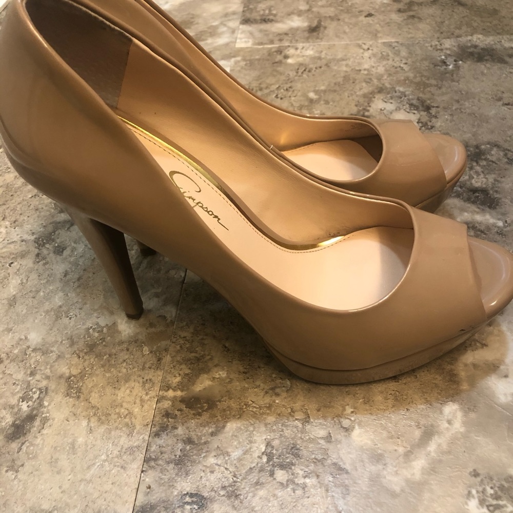 Tan patent leather platform peep toed pumps. - Picture 2 of 5